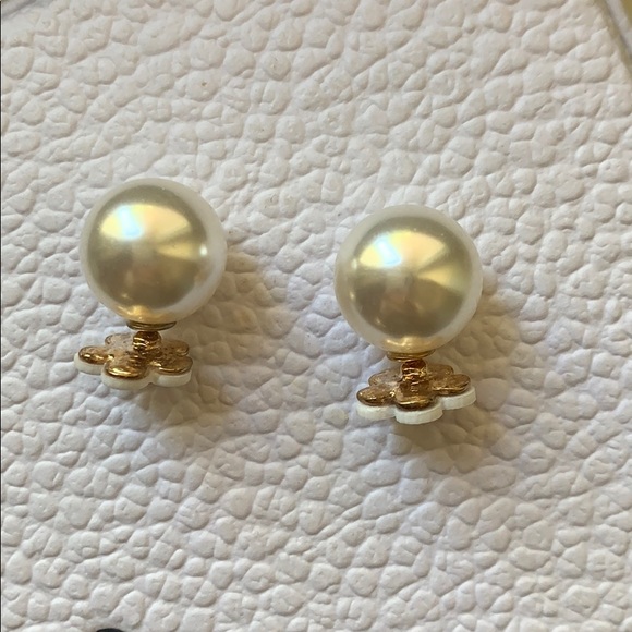 Earrings - Picture 2 of 3